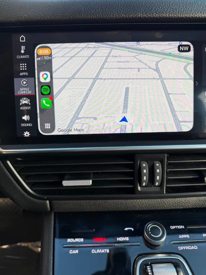 Used 2019 Porsche Cayenne w/ Premium Package image 23