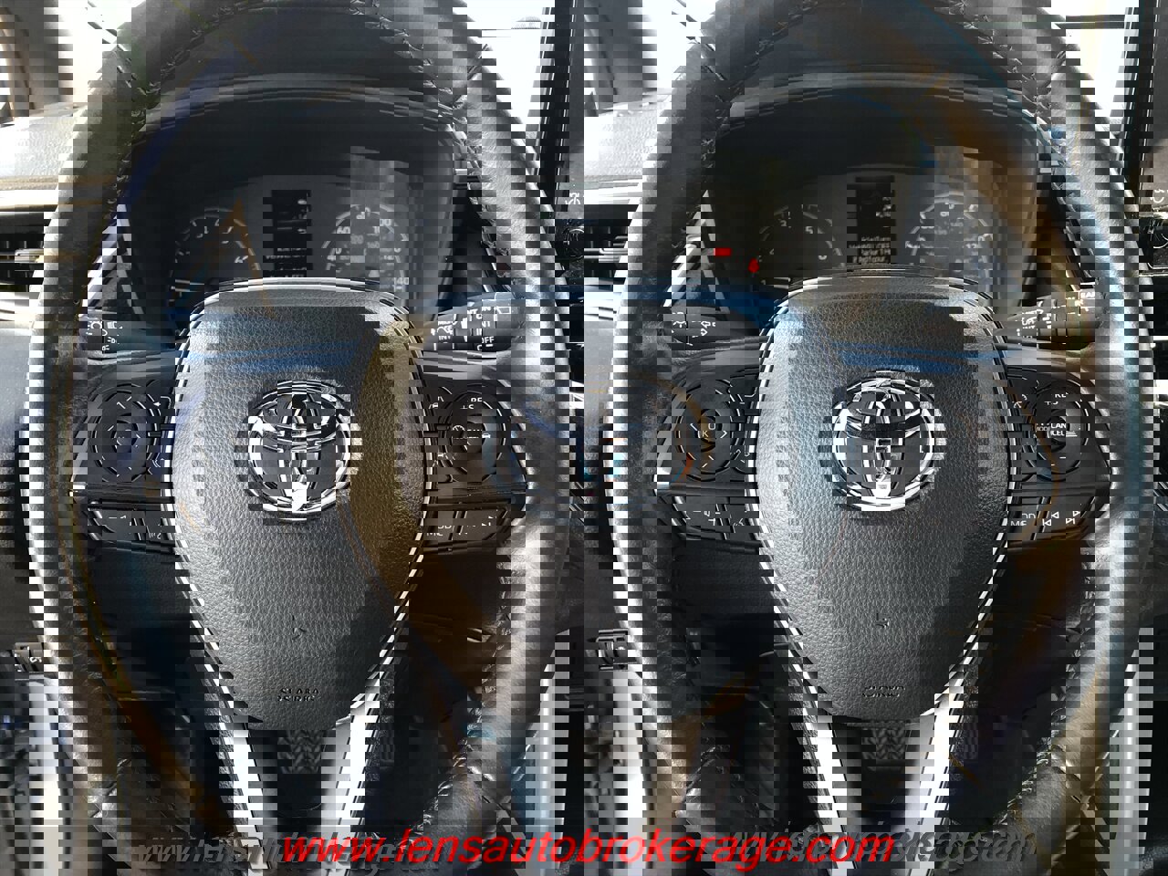 Used 2023 Toyota Corolla Cross AWD Hybrid image 14