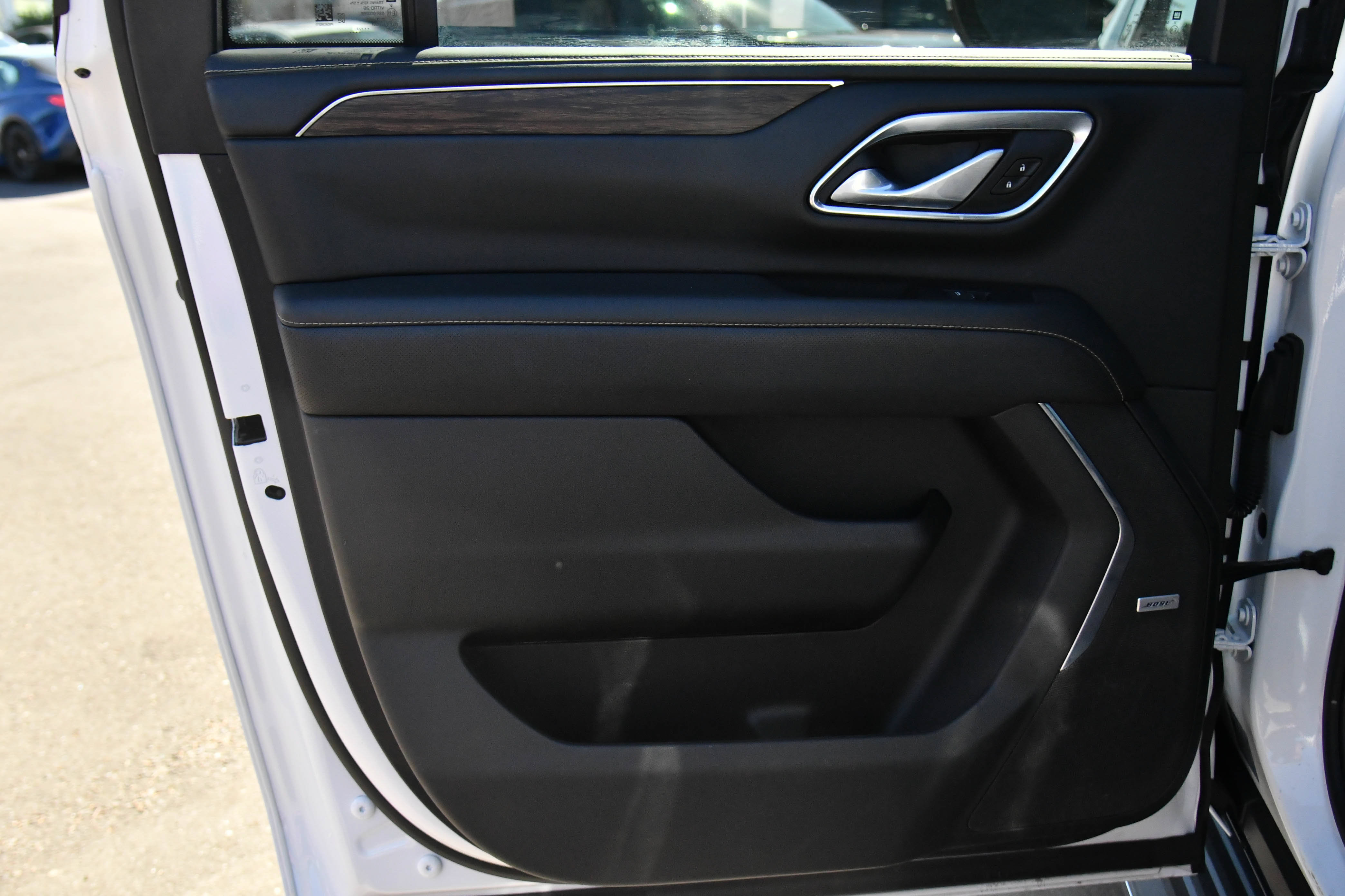 Used 2023 Chevrolet Suburban Premier RWD image 38