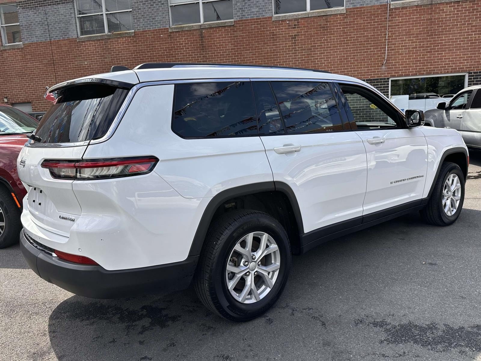 New 2023 Jeep Grand Cherokee L Limited AWD/4WD image 3