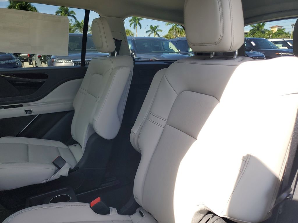 New 2026 Lincoln Aviator 2WD image 12