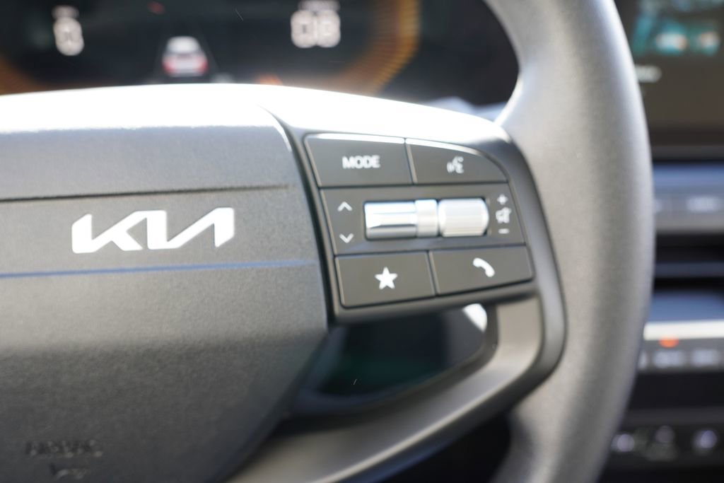 Used 2025 Kia K4 LXS image 27