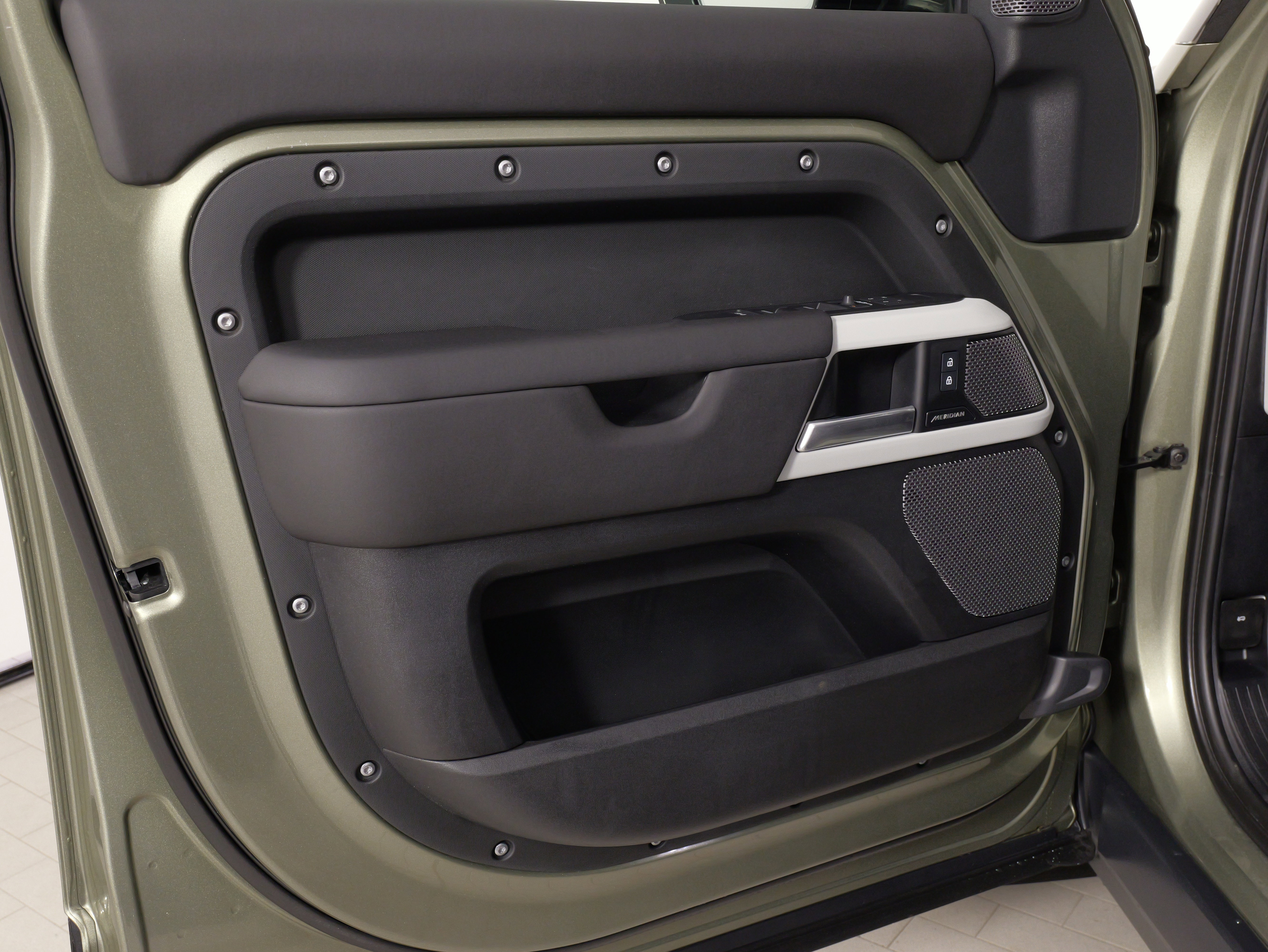 Used 2024 Land Rover Defender 110 S image 24