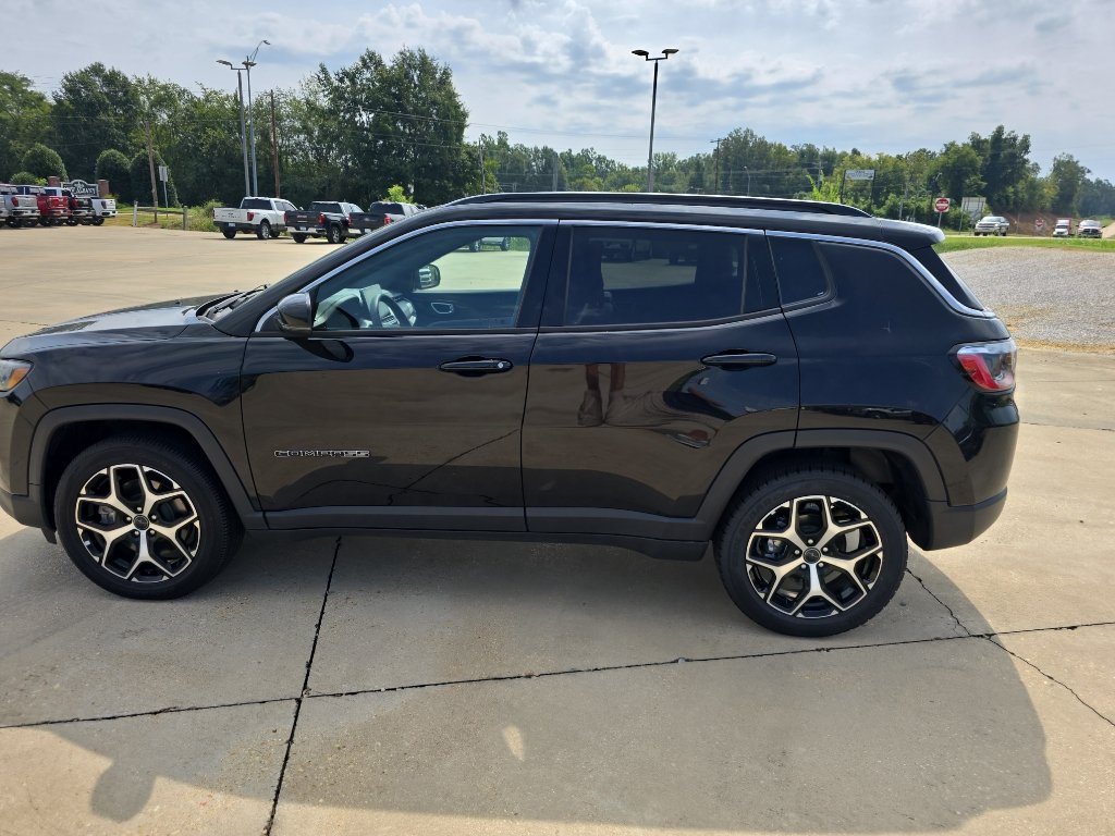 Used 2025 Jeep Compass Limited AWD/4WD image 8