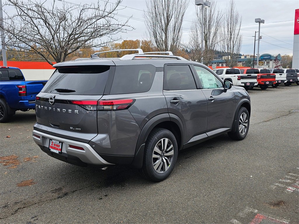 New 2025 Nissan Pathfinder SL image 4