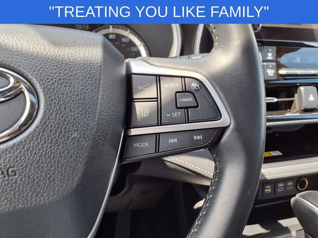 Used 2023 Toyota Highlander XSE FWD image 23