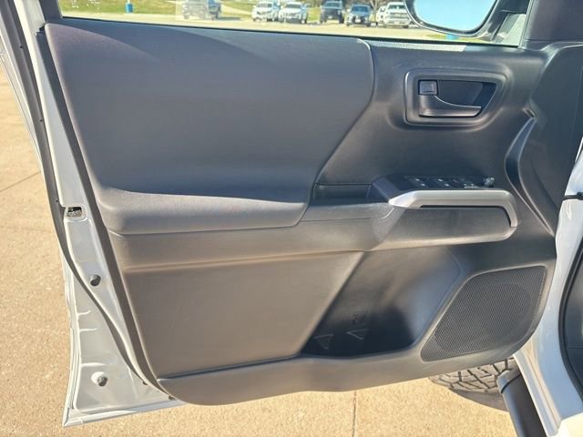 Used 2021 Toyota Tacoma SR5 w/ Trail Edition image 13