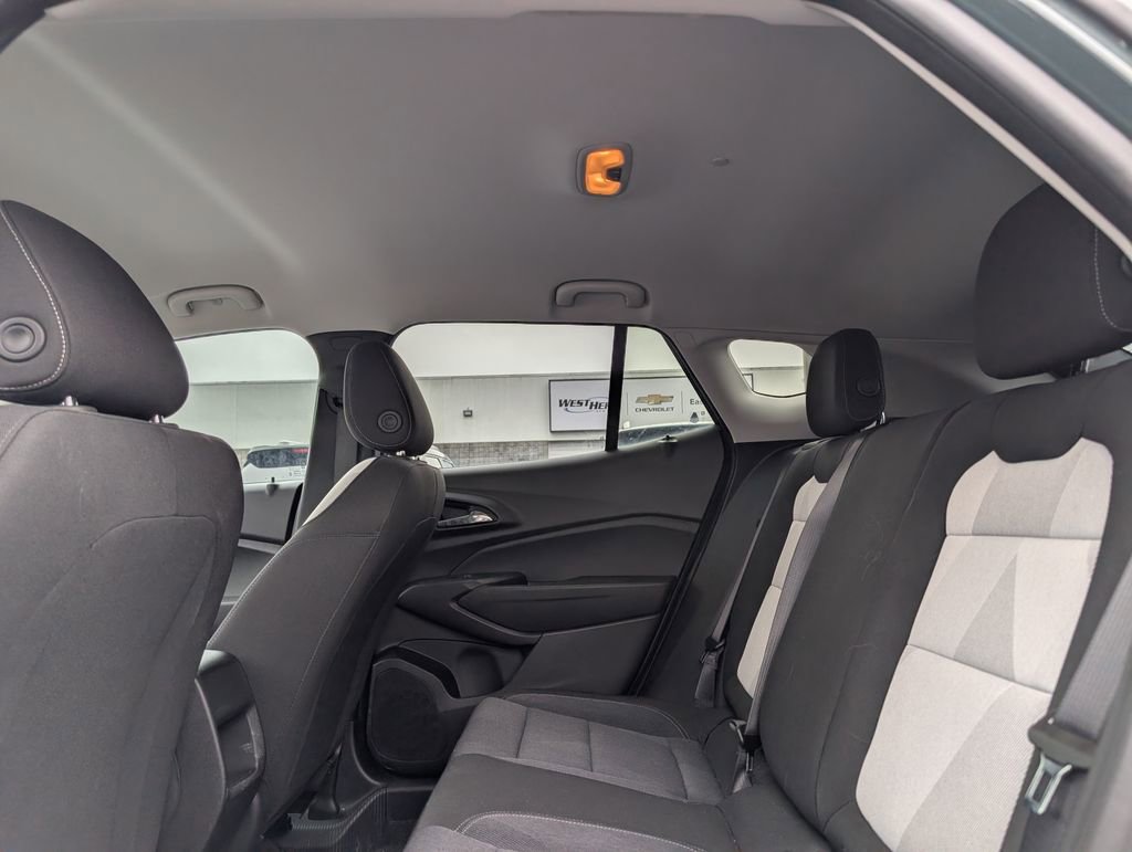 Used 2025 Chevrolet Trax LS w/ LS Convenience Package FWD image 10