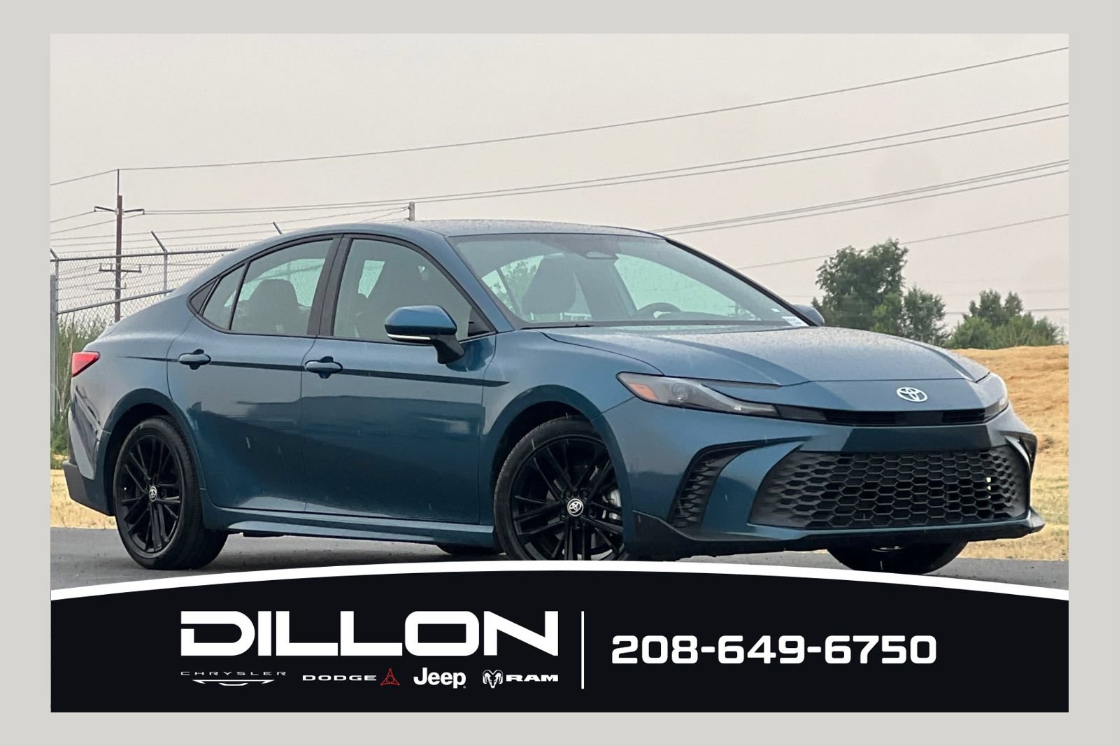 Used 2025 Toyota Camry SE FWD image 1