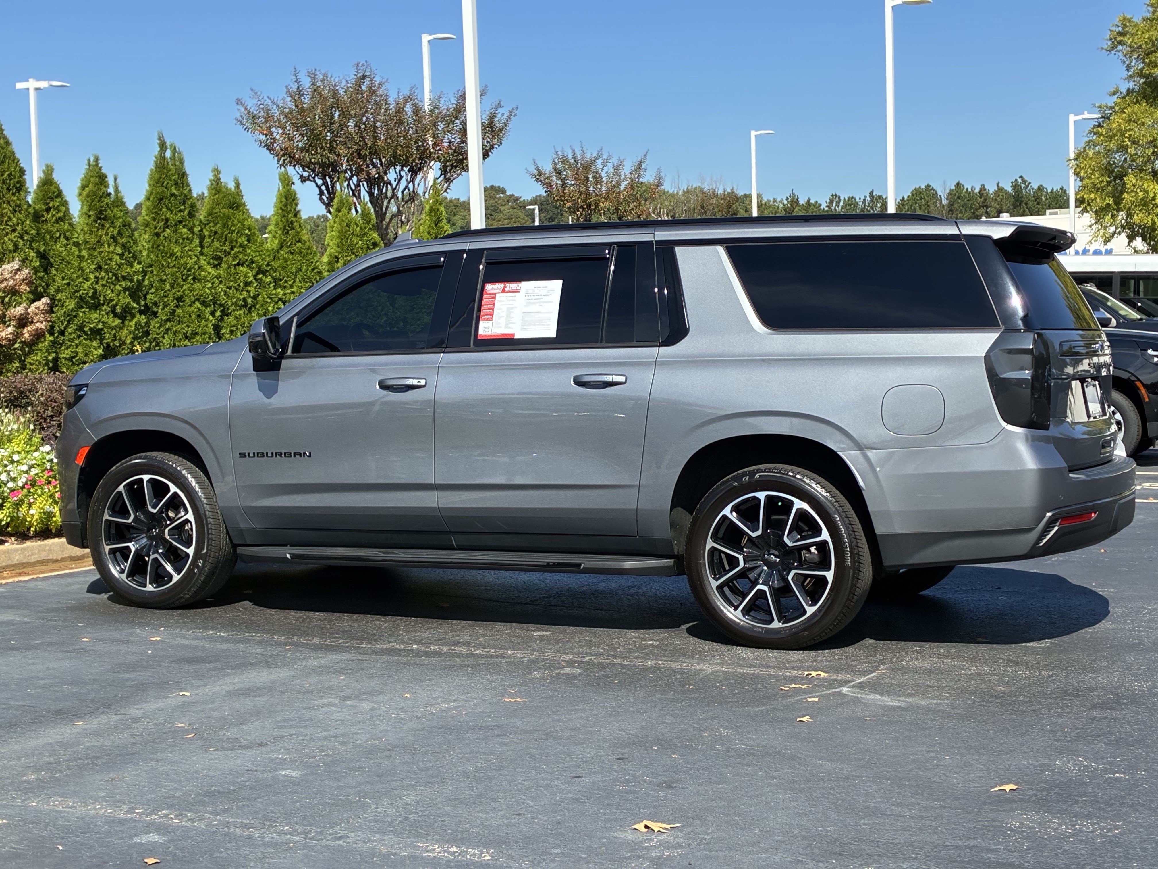 Used 2022 Chevrolet Suburban RST w/ Luxury Package RWD image 7