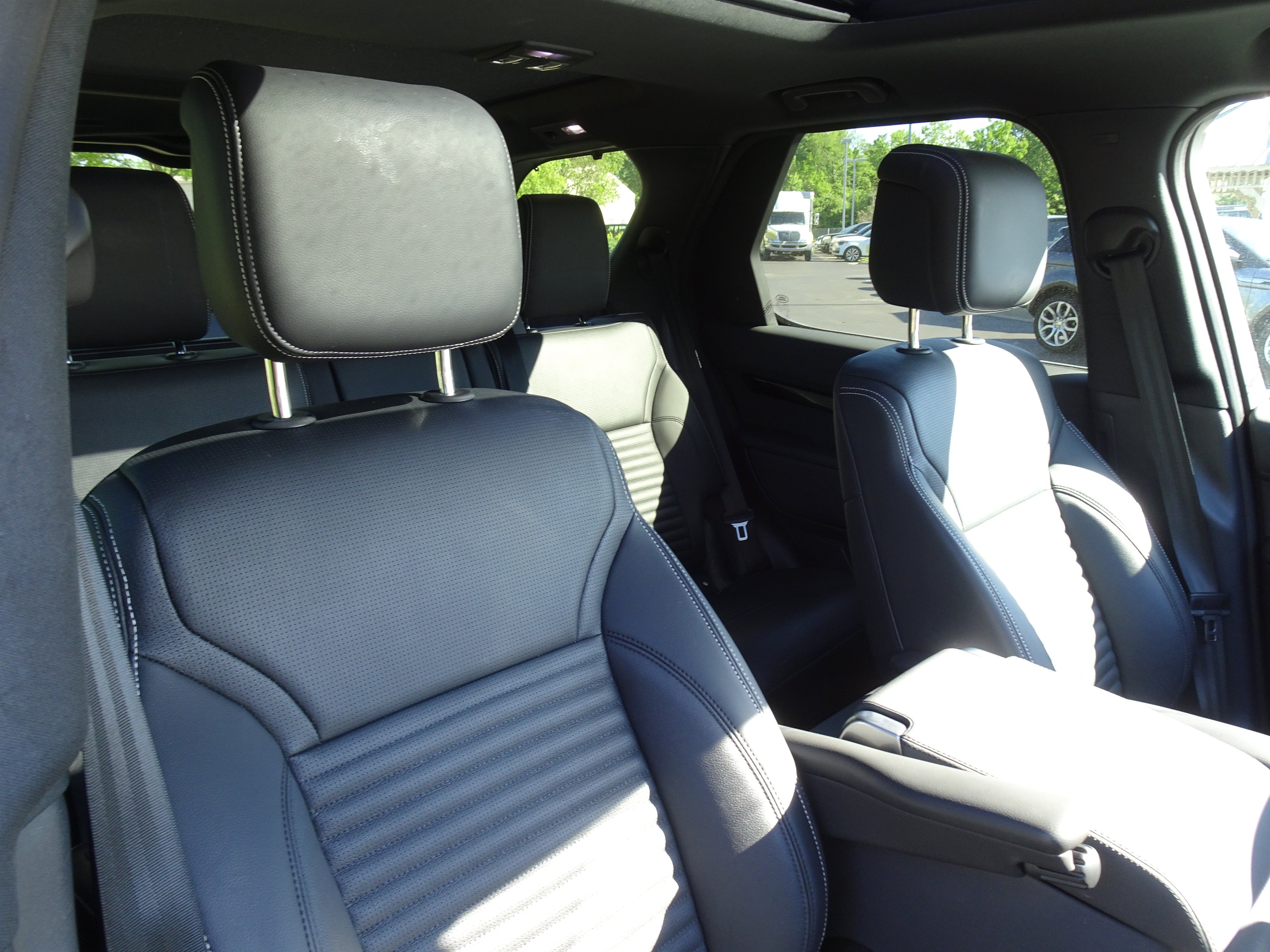 Certified 2025 Land Rover Discovery S AWD/4WD image 29