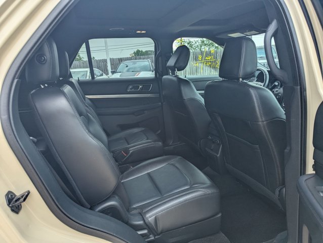 Used 2018 Ford Explorer XLT w/ Equipment Group 202A FWD image 15