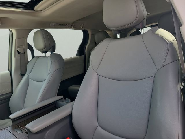 Used 2023 Toyota Sienna XLE FWD image 18
