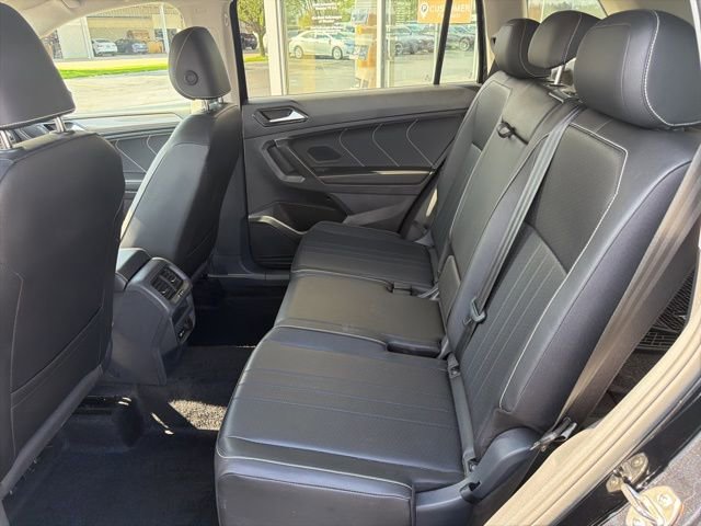 Used 2024 Volkswagen Tiguan SE AWD/4WD image 33