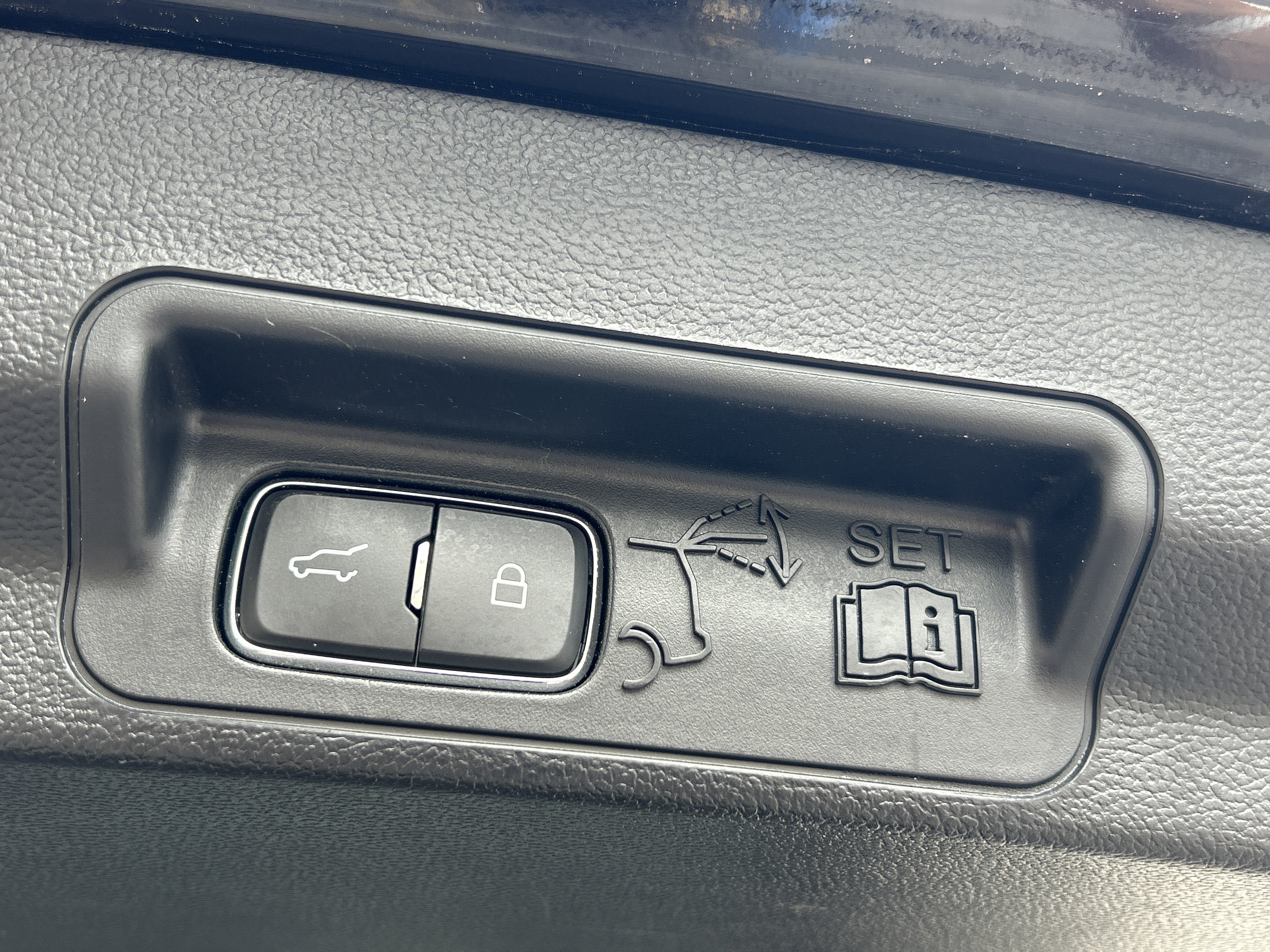Used 2023 Ford Explorer 4WD image 6