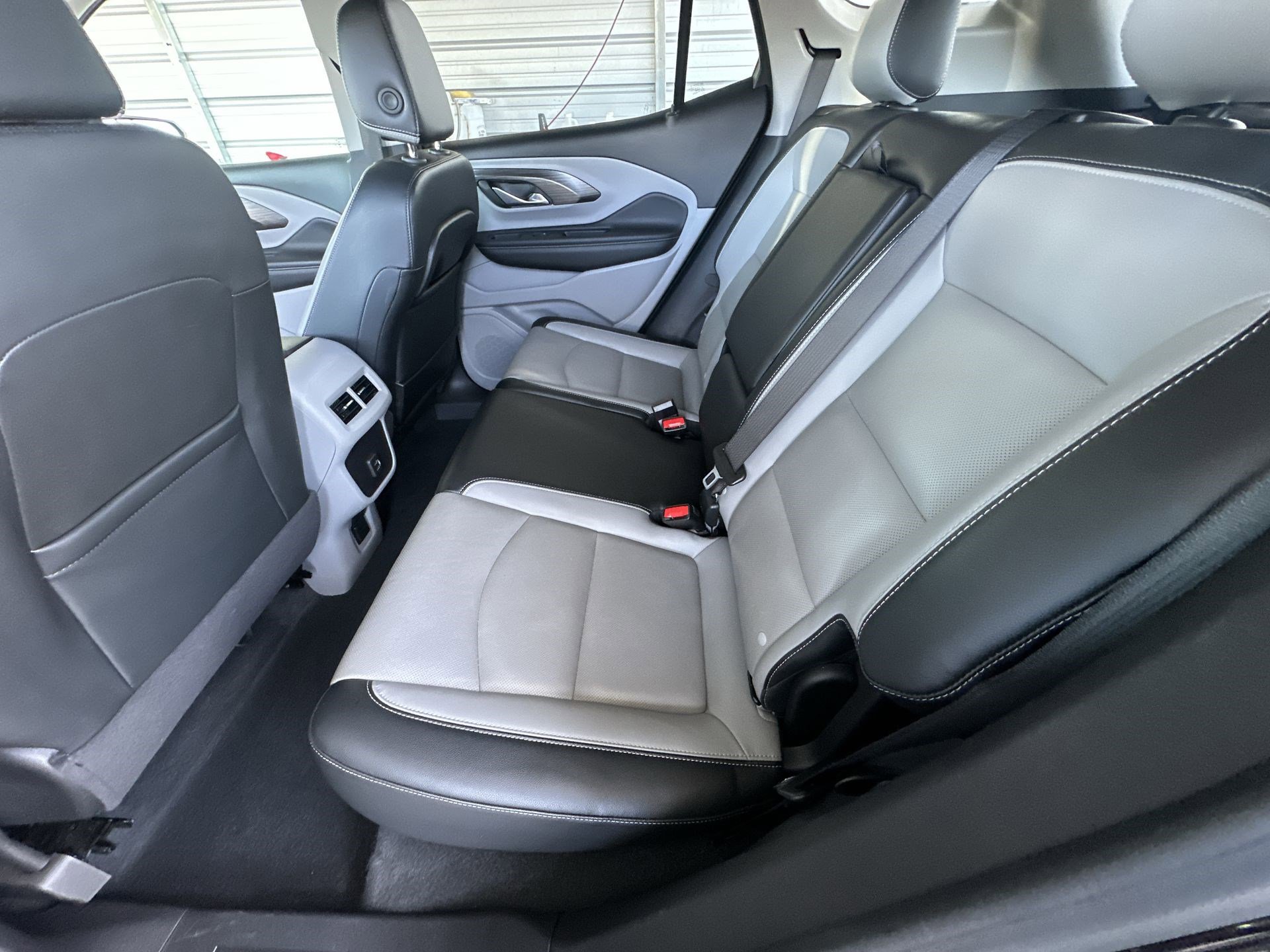 Used 2024 GMC Terrain SLT image 27