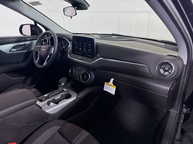 New 2026 Chevrolet Blazer LT w/ LPO, Black Sport Package FWD image 31