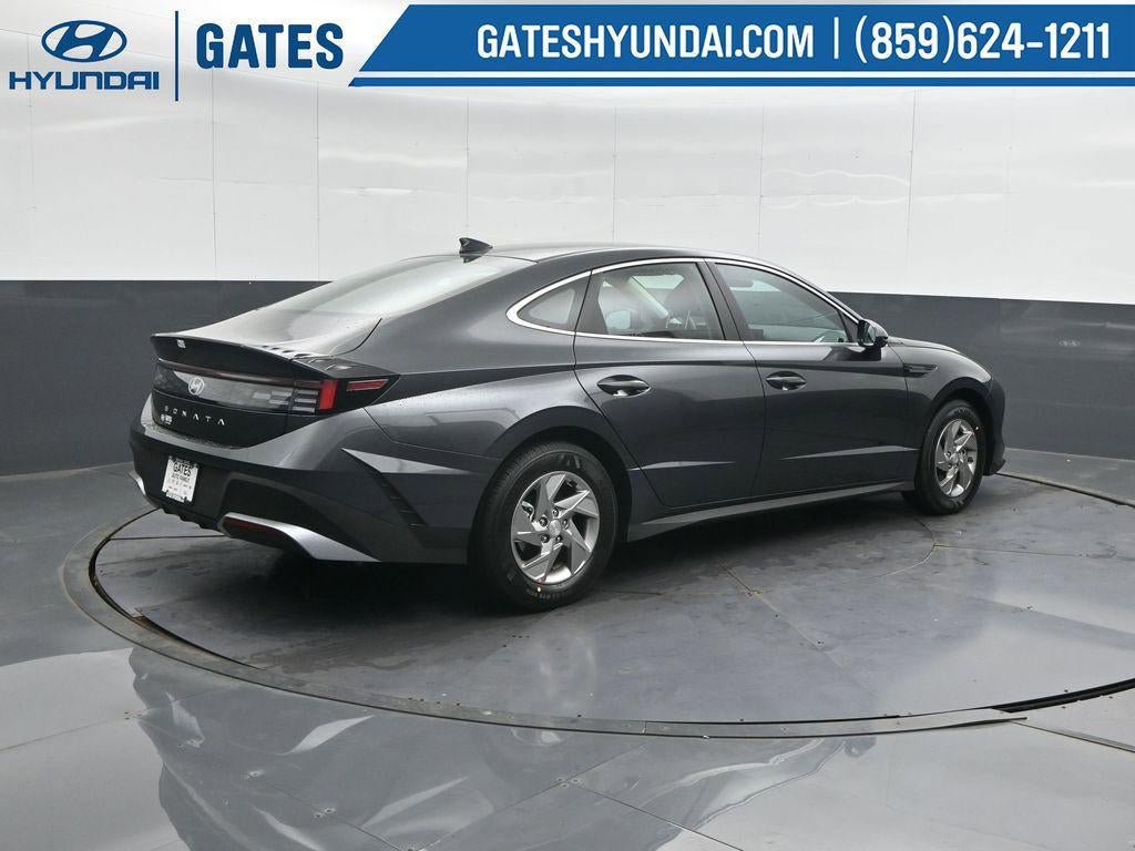 New 2026 Hyundai Sonata SE FWD image 2