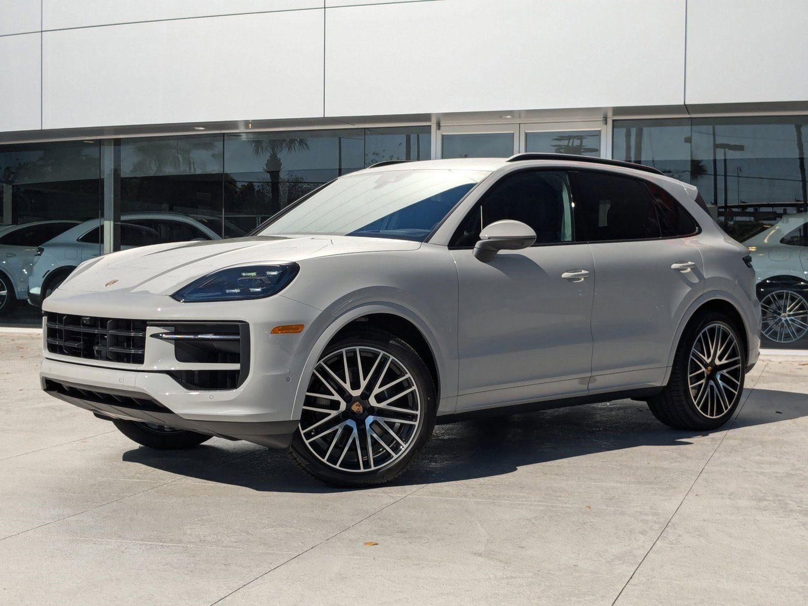 Certified 2025 Porsche Cayenne image 1