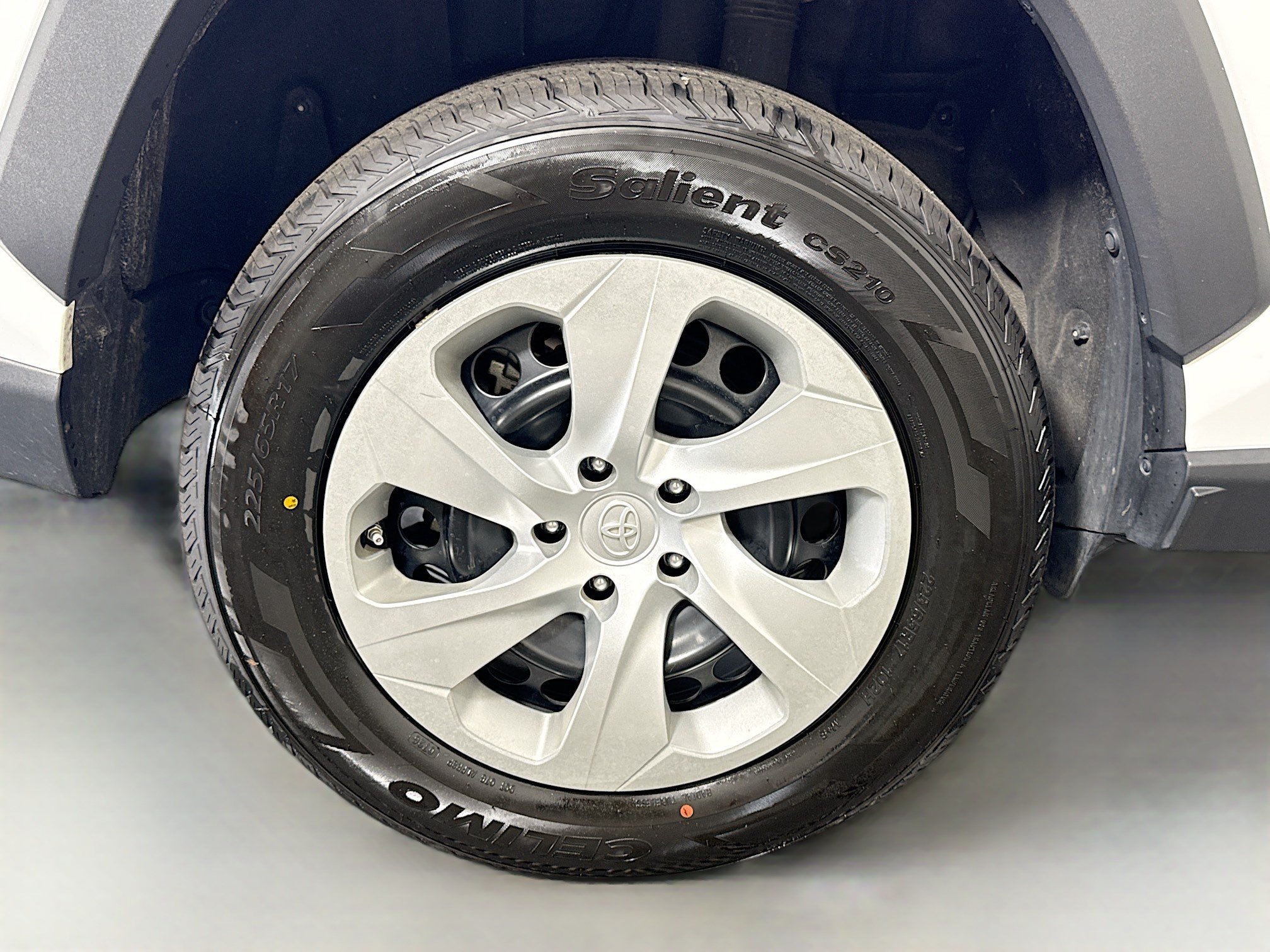 Used 2024 Toyota RAV4 LE FWD image 32