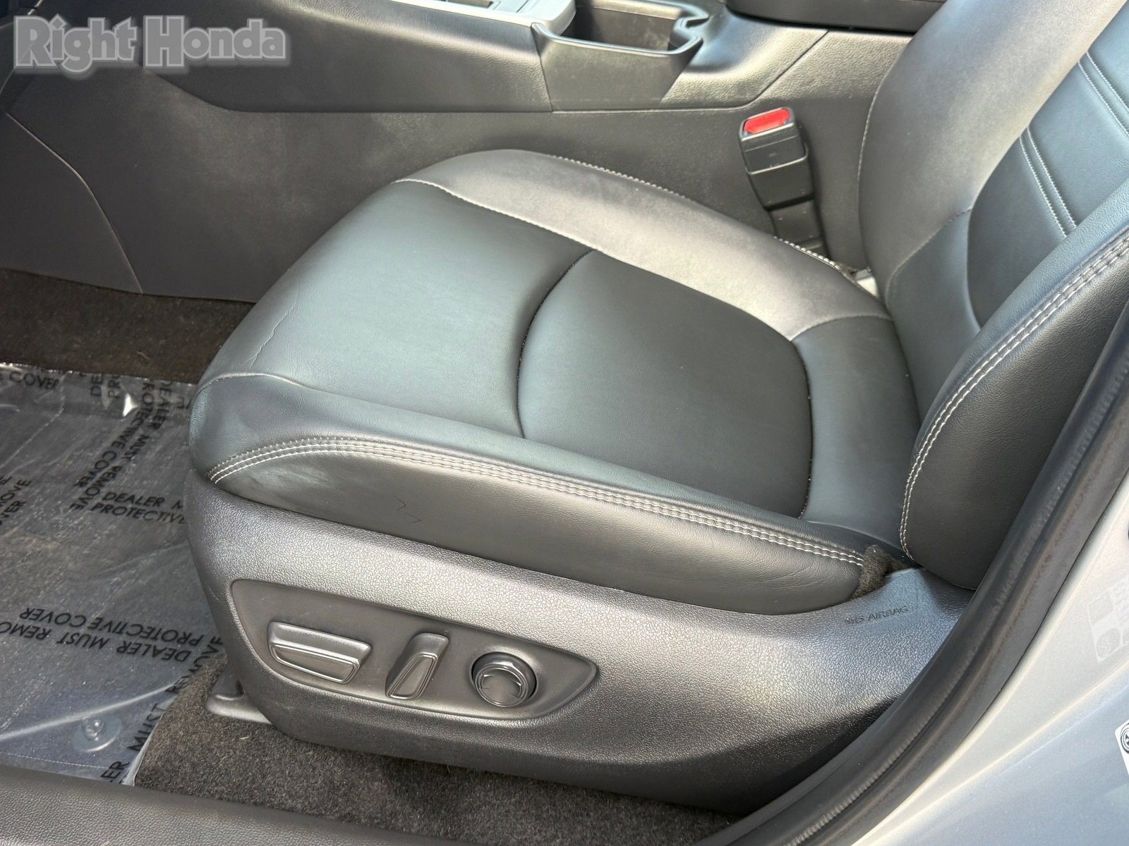 Used 2025 Toyota RAV4 XLE Premium image 13