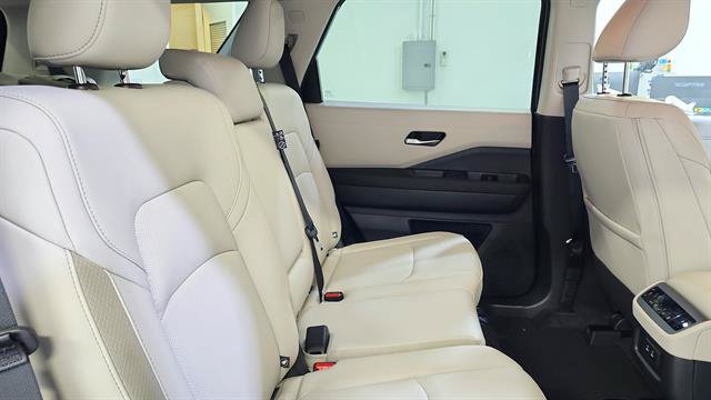 New 2026 Nissan Pathfinder SL FWD image 28