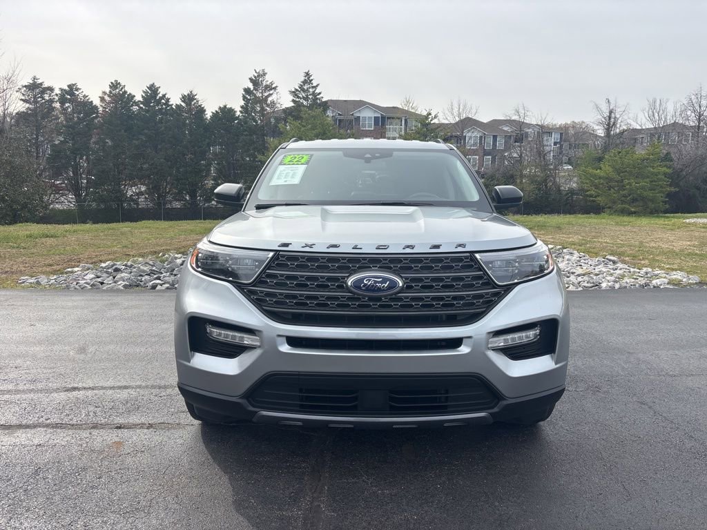 Used 2022 Ford Explorer XLT w/ Equipment Group 202A image 8