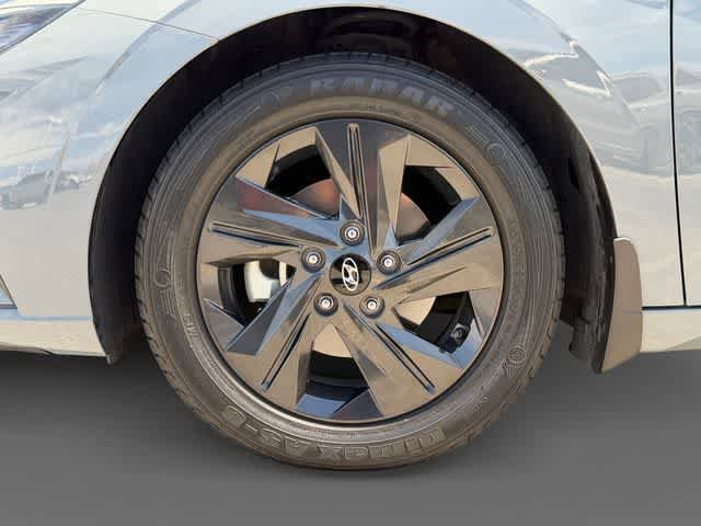 Certified 2022 Hyundai Elantra SEL FWD image 9
