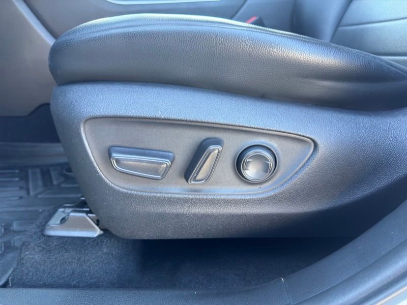 Used 2021 Toyota Highlander XLE image 11