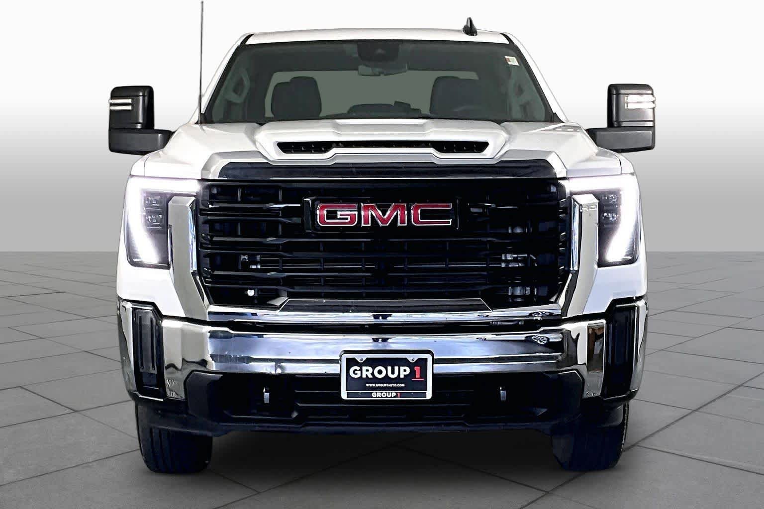 Used 2024 GMC Sierra 2500 Pro w/ Convenience Package image 4