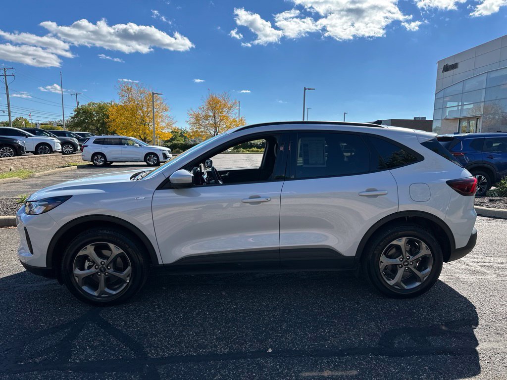 Used 2025 Ford Escape ST-Line Select AWD/4WD image 9