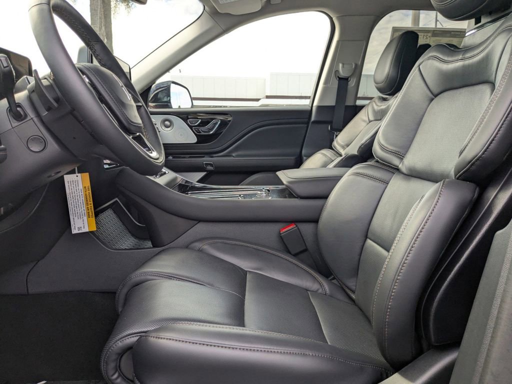 New 2025 Lincoln Aviator Reserve w/ Luxury Package image 14