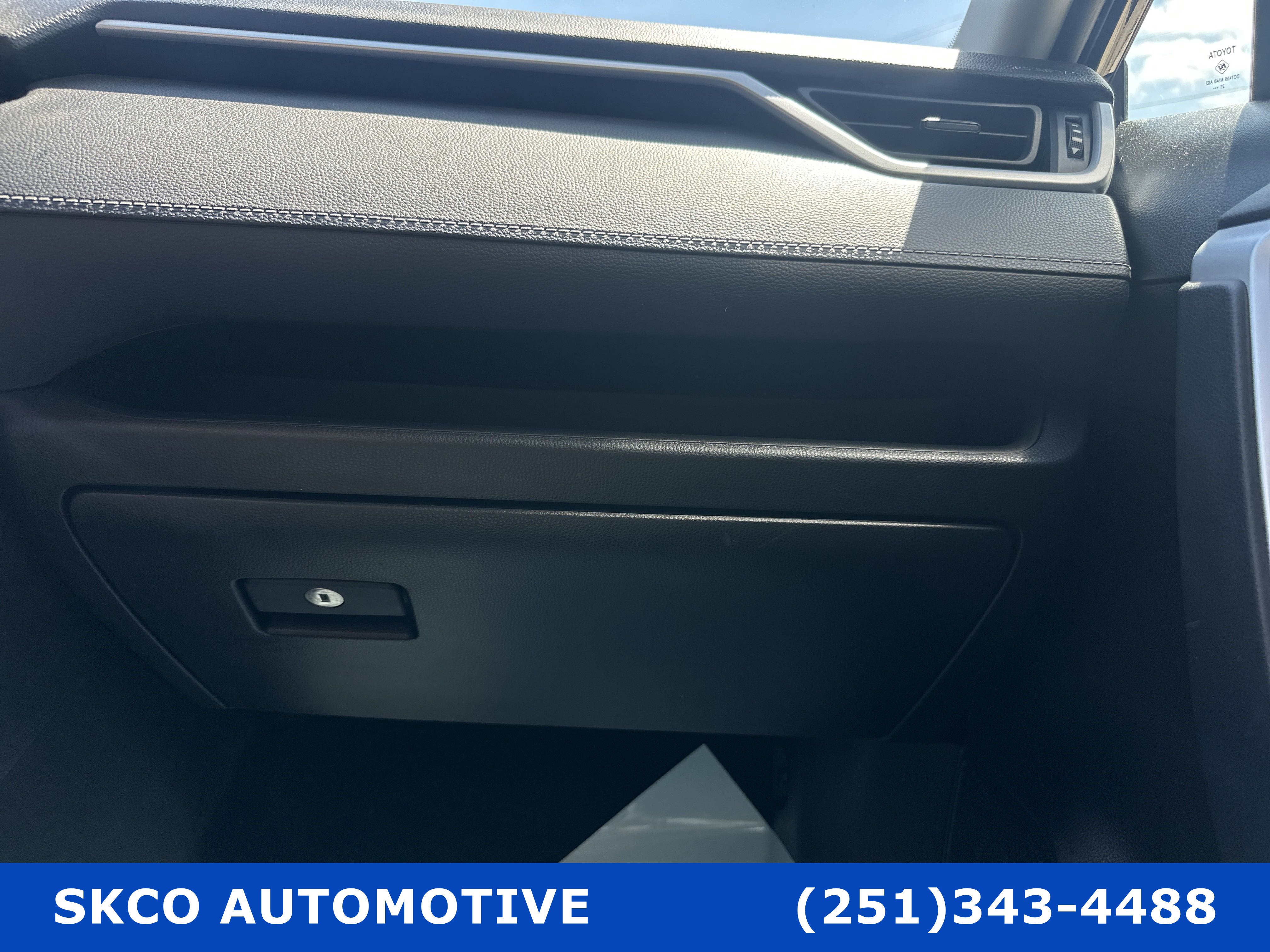 Used 2022 Toyota RAV4 XLE w/ Convenience Package FWD image 24