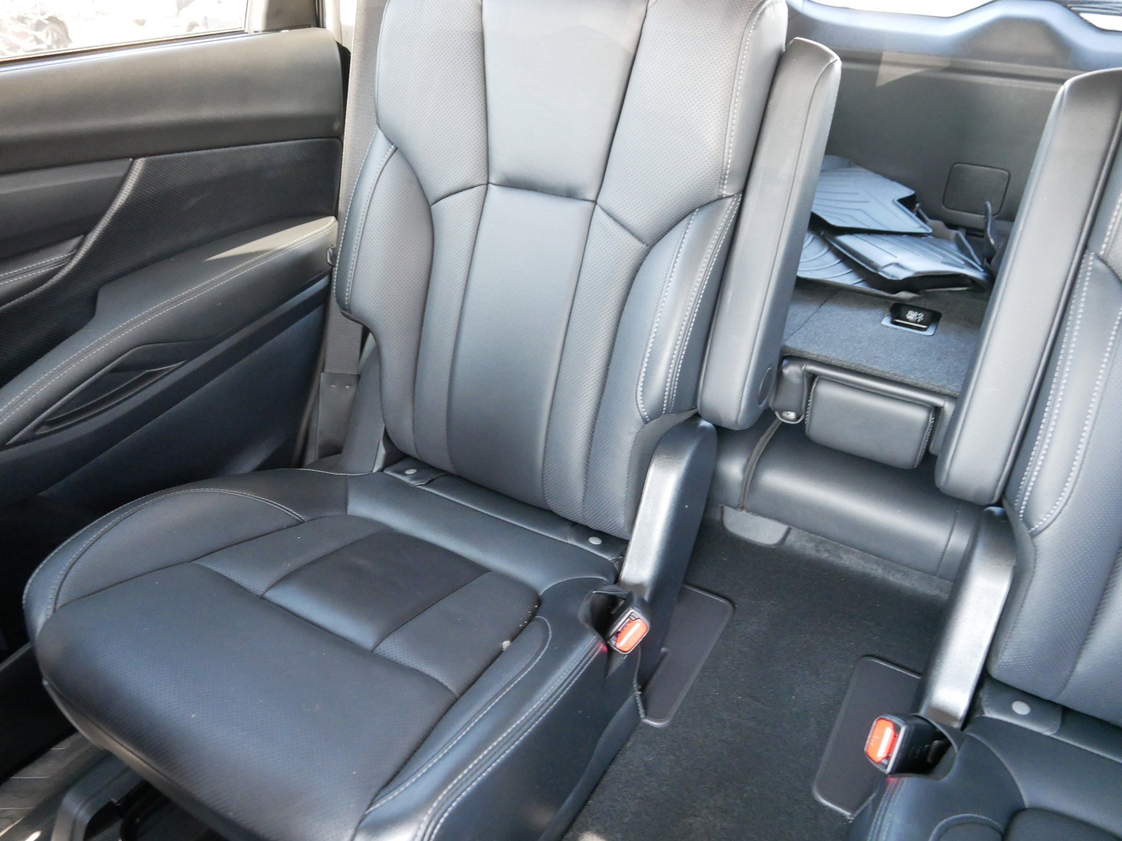 Used 2023 Subaru Ascent Limited w/ Technology Package image 12
