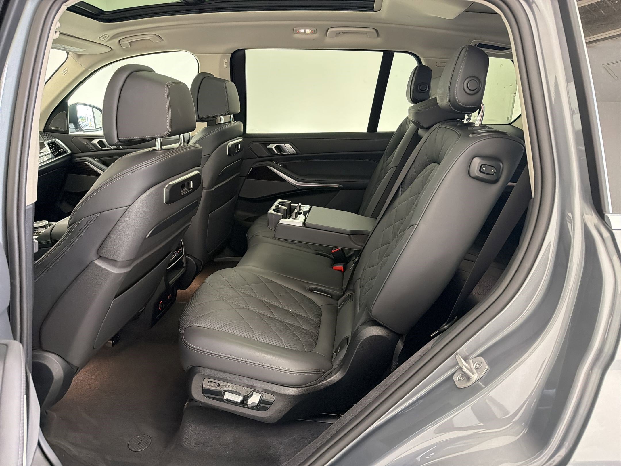 Used 2025 BMW X7 xDrive40i image 13