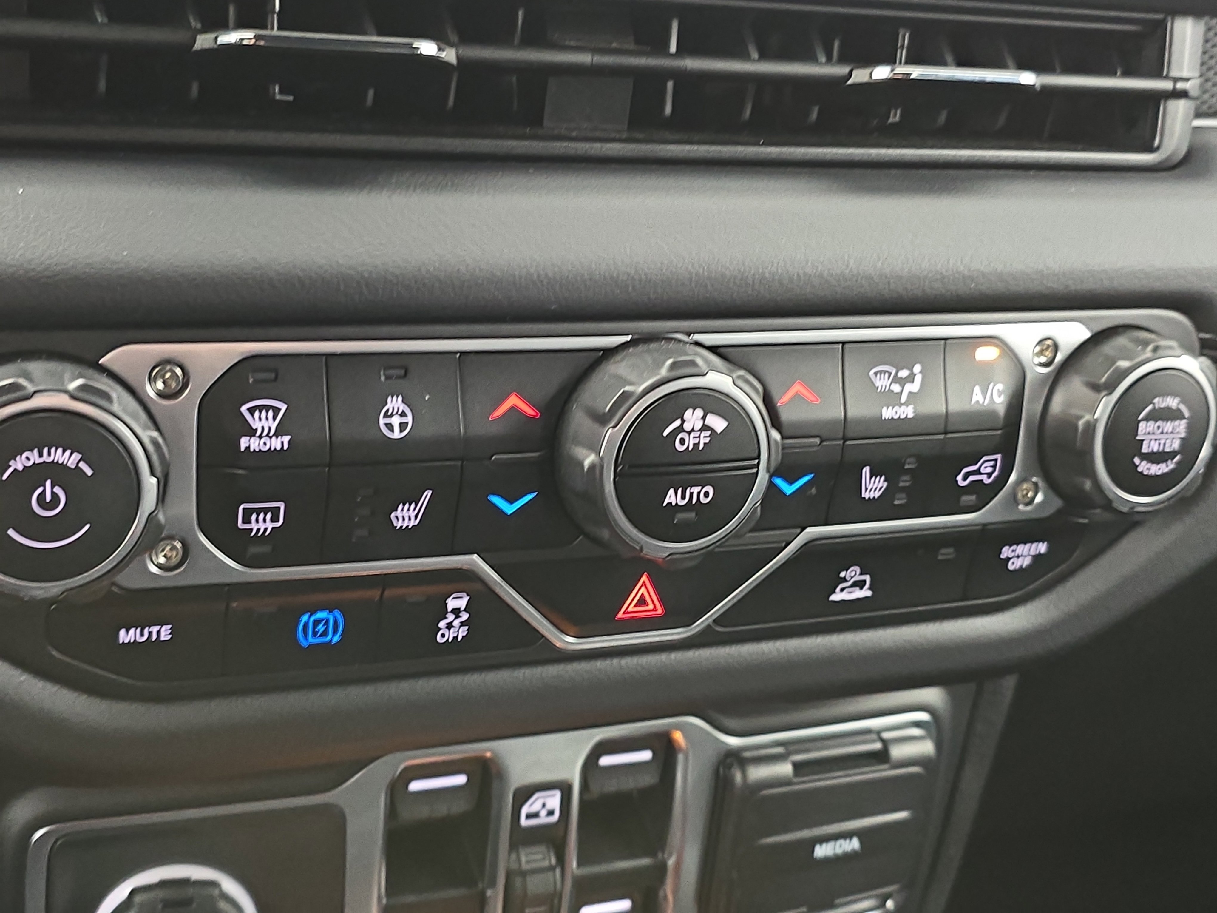 Used 2024 Jeep Wrangler Unlimited Rubicon 4xe w/ Technology Group image 23