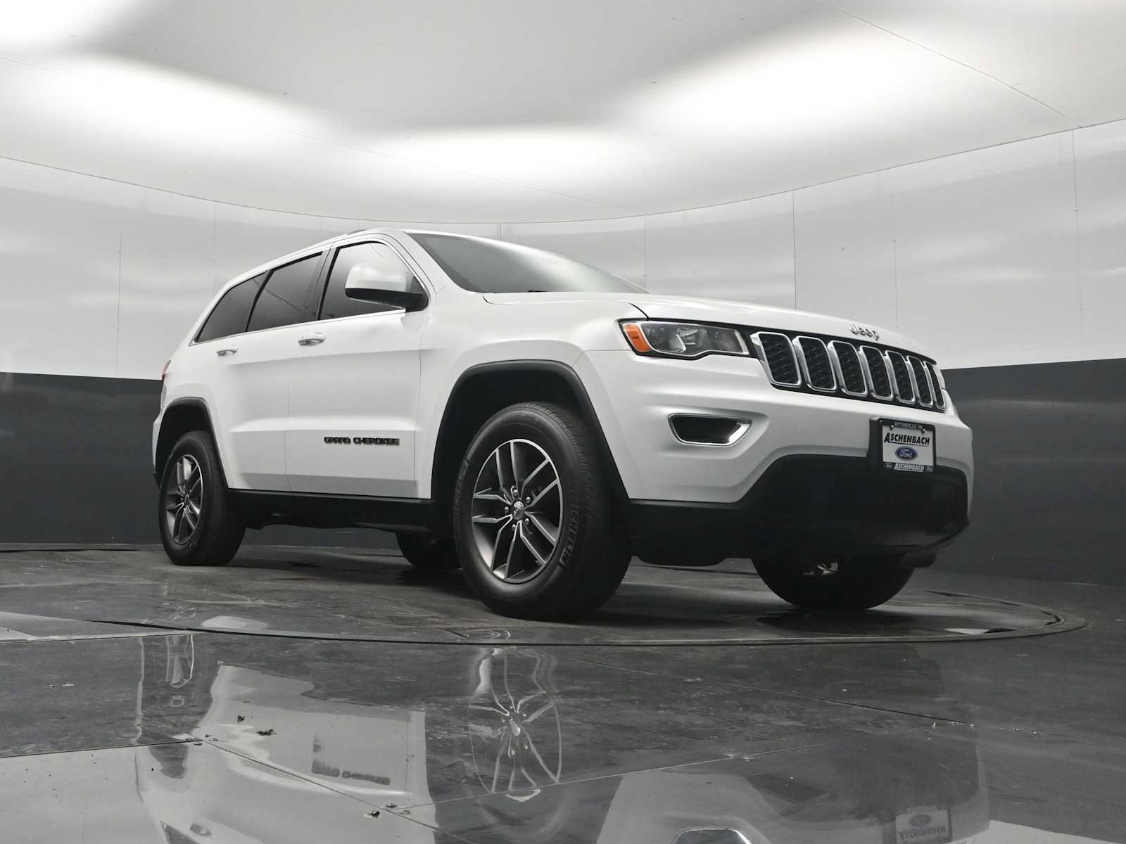 Used 2018 Jeep Grand Cherokee Laredo AWD/4WD image 35