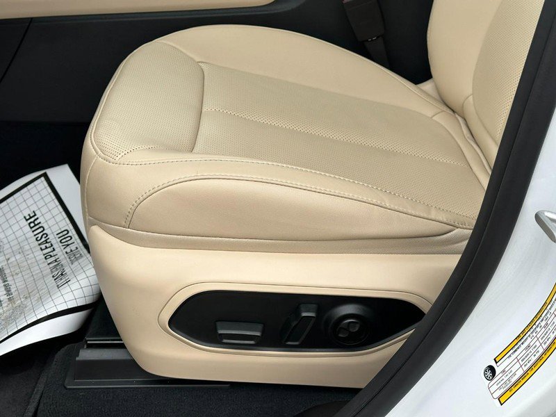 Used 2025 Jeep Grand Cherokee Limited w/ Luxury Tech Group II image 19