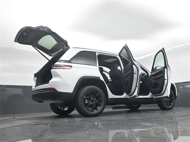 New 2025 Jeep Grand Cherokee Altitude image 68