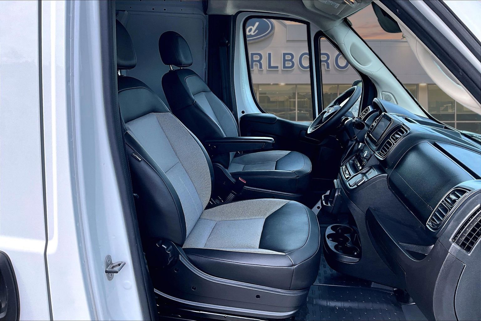 Used 2025 RAM ProMaster 2500 w/ Convenience Group FWD image 7