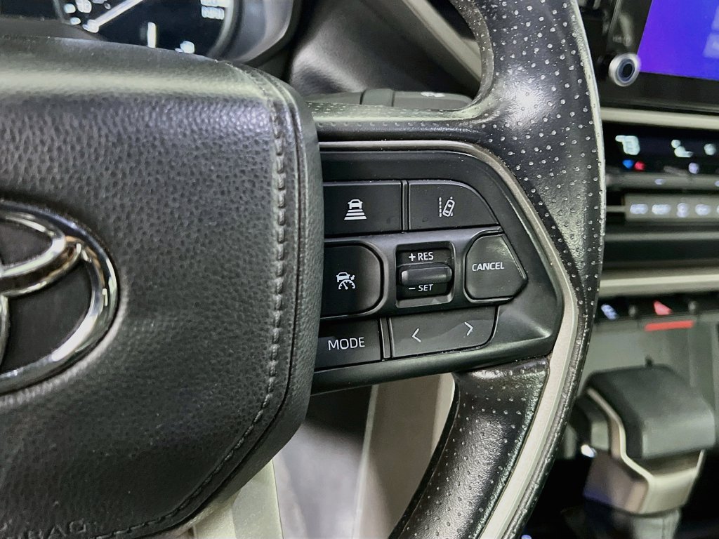 Used 2025 Toyota Tundra SR5 AWD/4WD image 17