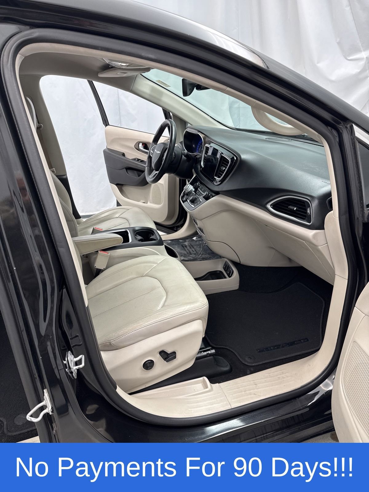 Used 2017 Chrysler Pacifica Touring-L Plus w/ Tire & Wheel Group image 27