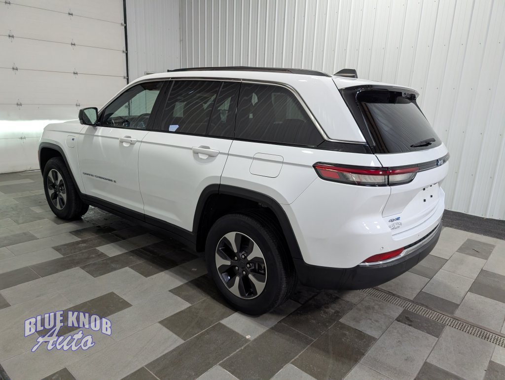Used 2023 Jeep Grand Cherokee 4WD 4xe w/ Luxury Tech Group II image 2