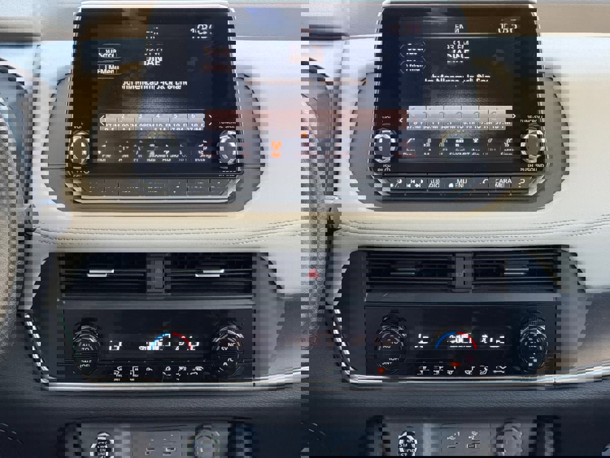 Used 2023 Nissan Rogue SV image 14