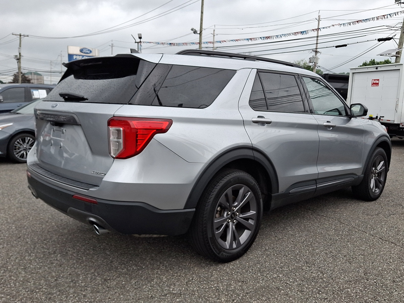Used 2022 Ford Explorer XLT w/ Equipment Group 202A AWD/4WD image 4