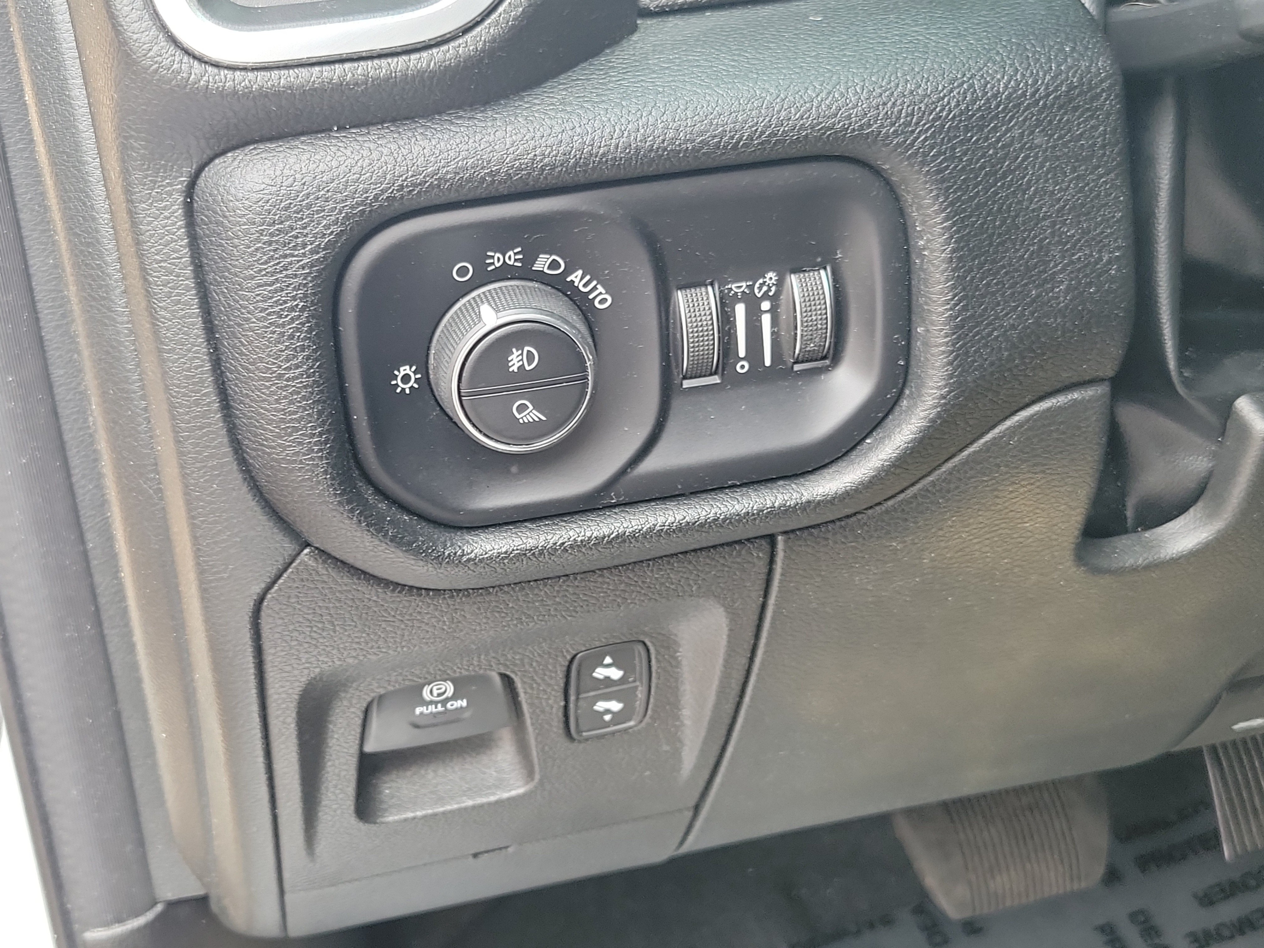 Used 2022 RAM 1500 Laramie AWD/4WD image 23