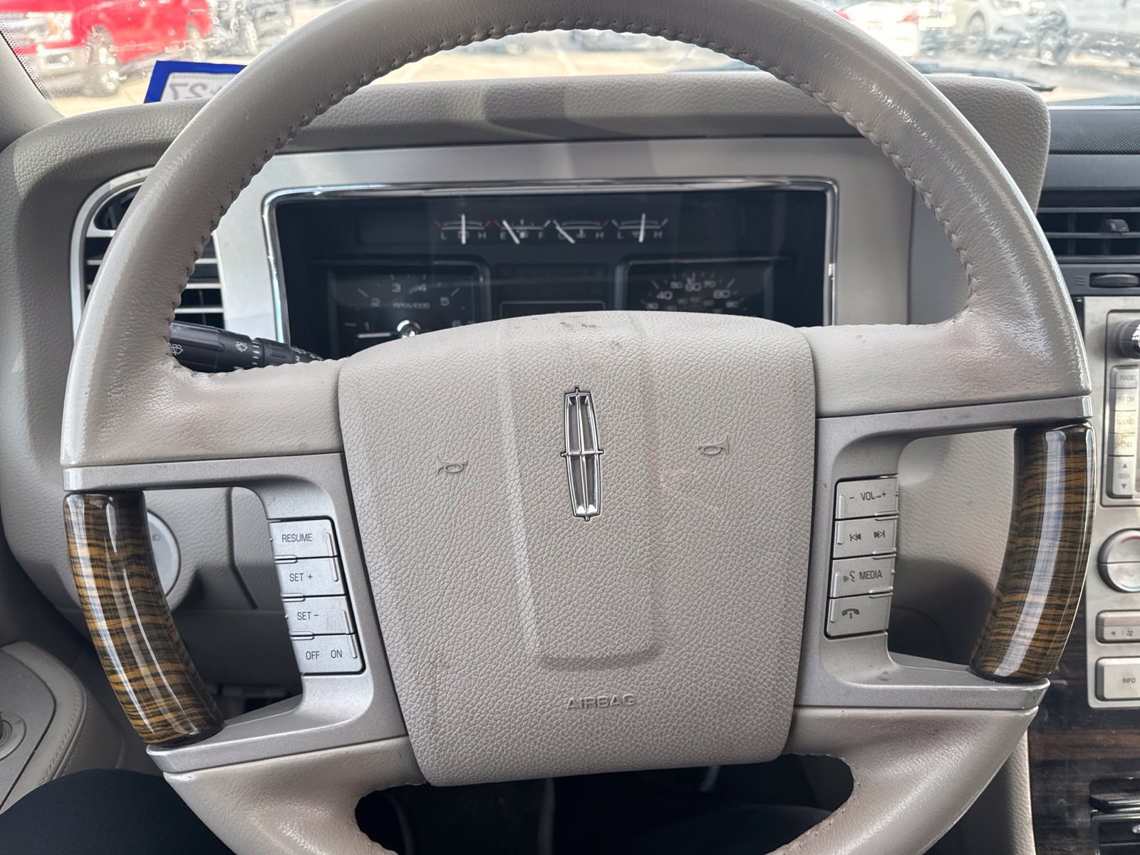 Used 2010 Lincoln Navigator 2WD image 13