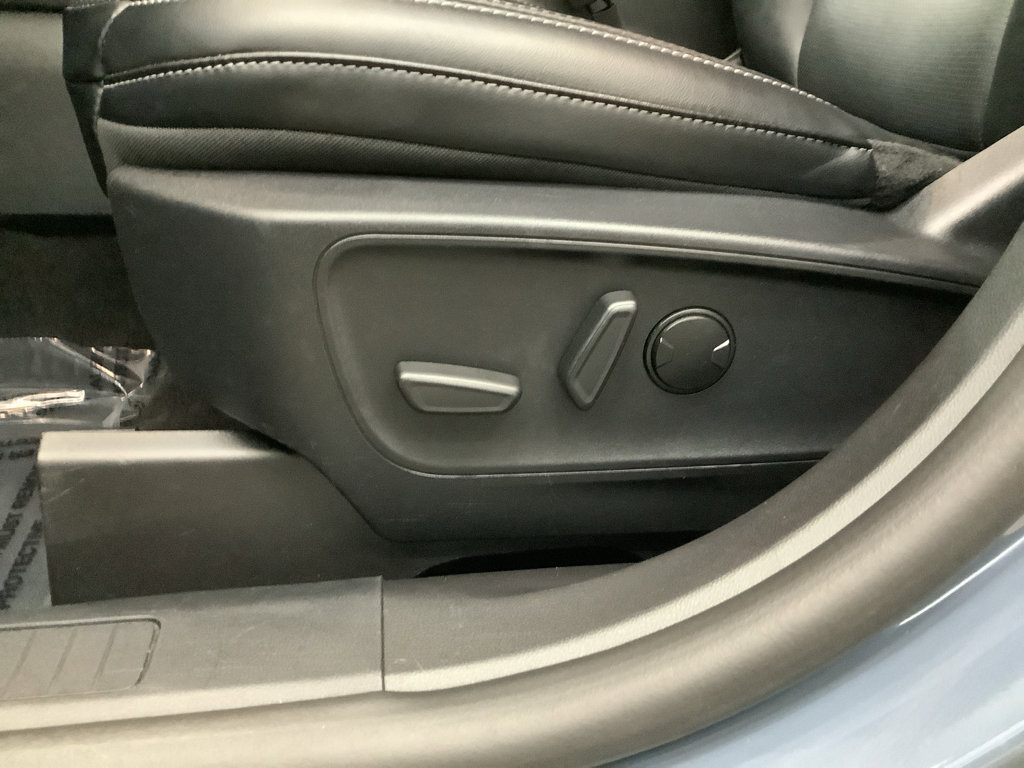 Used 2025 Ford Escape Platinum AWD/4WD image 13