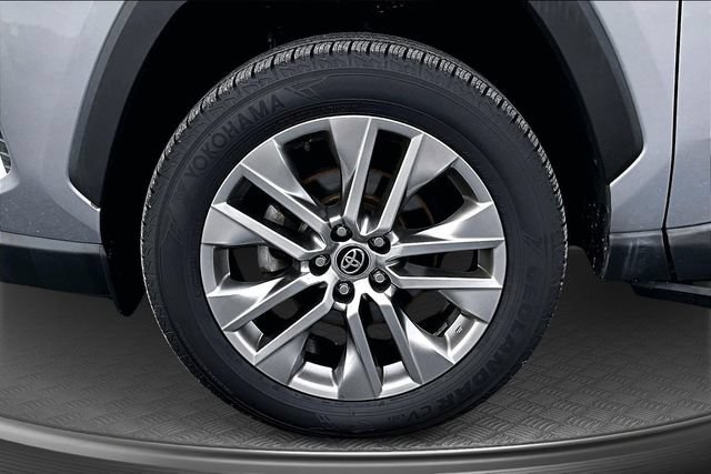 Used 2020 Toyota RAV4 Limited AWD/4WD image 34