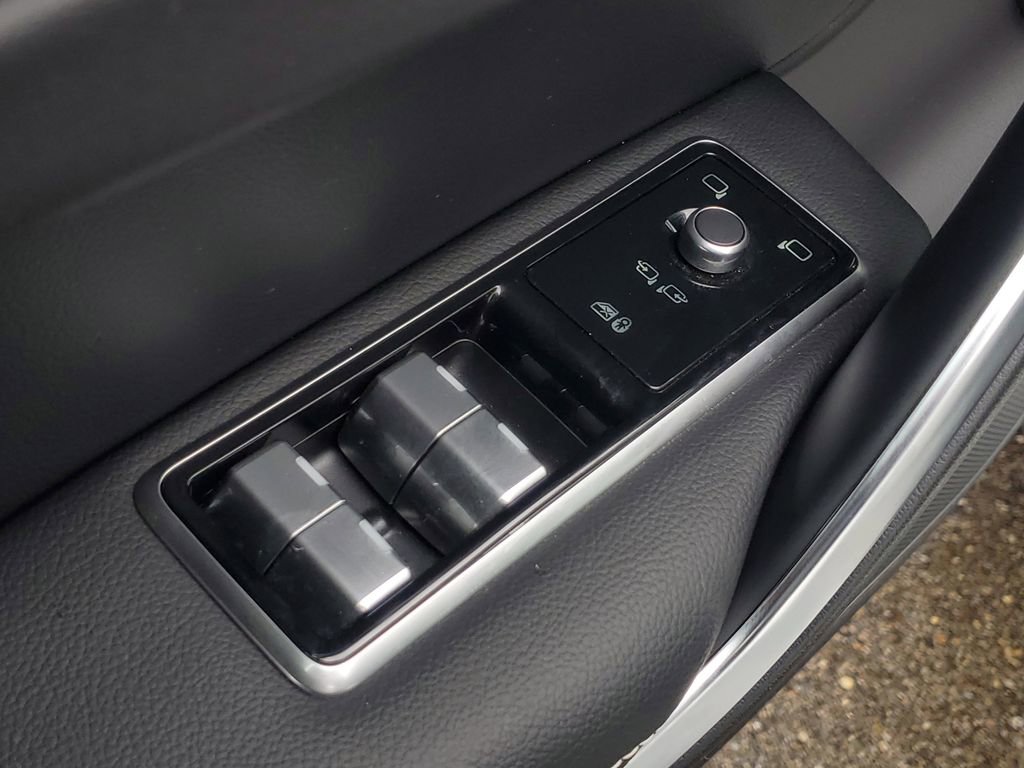 Used 2024 Jaguar F-PACE R-Dynamic S image 11